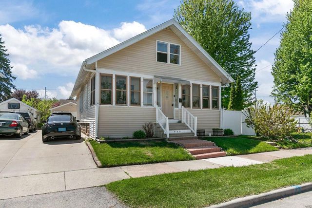 935 W 8TH AVENUE, Oshkosh, WI 54902