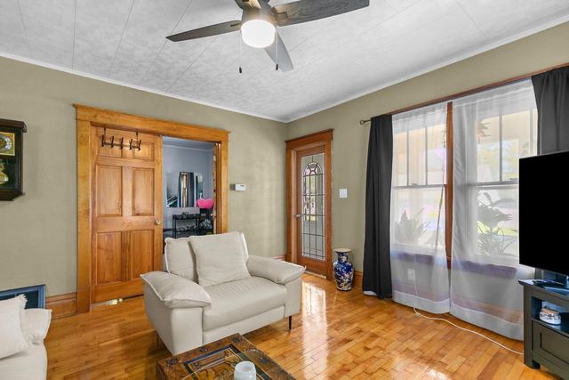 935 W 8TH AVENUE, Oshkosh, WI 54902
