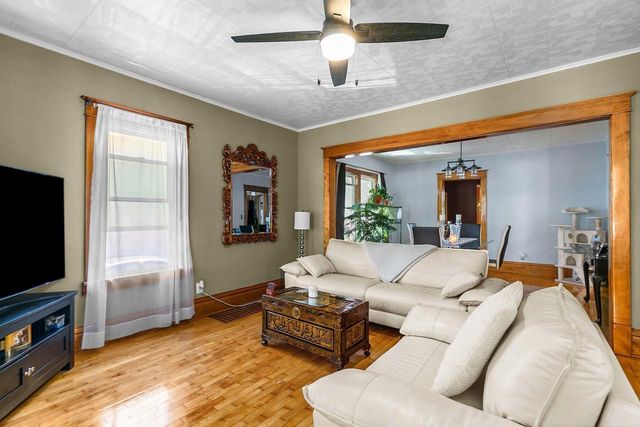 935 W 8TH AVENUE, Oshkosh, WI 54902