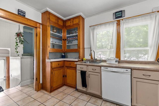 935 W 8TH AVENUE, Oshkosh, WI 54902