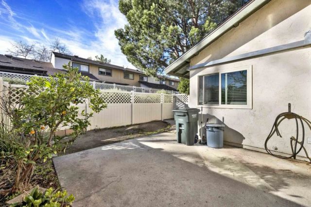 522 Smoketree Gln, Escondido, CA 92026