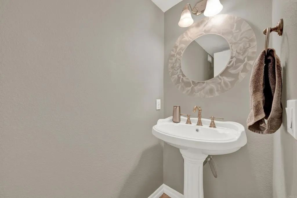 522 Smoketree Gln, Escondido, CA 92026