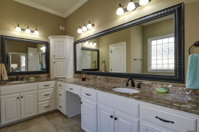 17524 W Purple Martin Ct, Baton Rouge, LA 70816