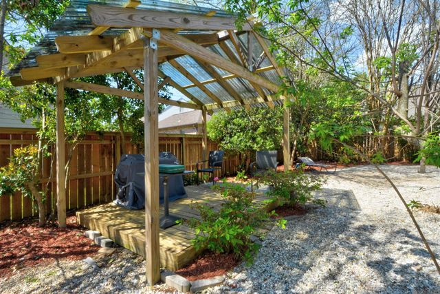 17524 W Purple Martin Ct, Baton Rouge, LA 70816