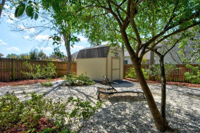 17524 W Purple Martin Ct, Baton Rouge, LA 70816