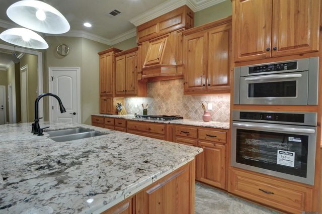 17524 W Purple Martin Ct, Baton Rouge, LA 70816