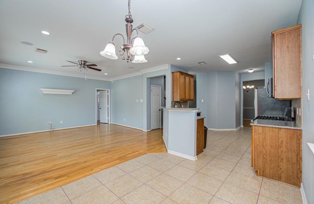 6307 S Wintersage Lane, Houston, TX 77066