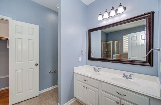 6307 S Wintersage Lane, Houston, TX 77066