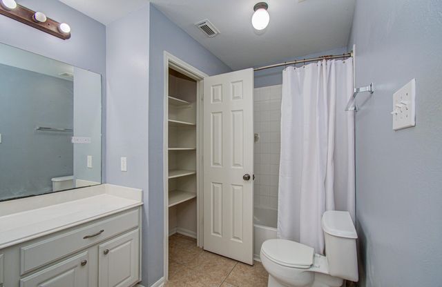 6307 S Wintersage Lane, Houston, TX 77066