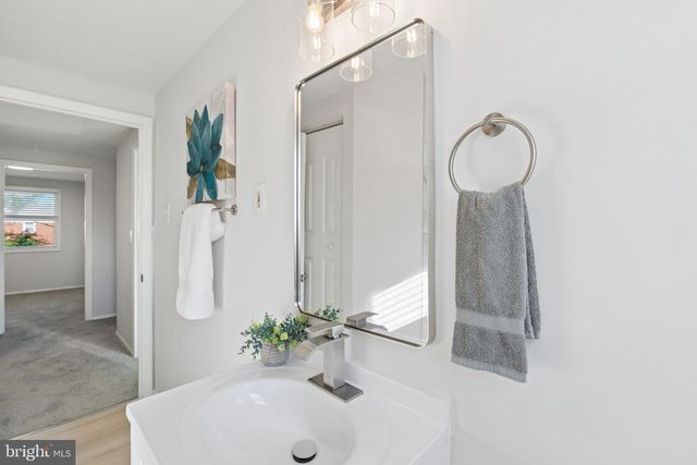 1006 MIDDLEBOROUGH RD, Baltimore, MD 21221