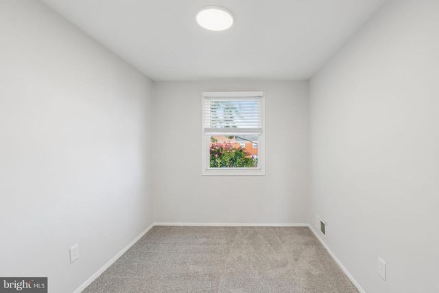 1006 MIDDLEBOROUGH RD, Baltimore, MD 21221