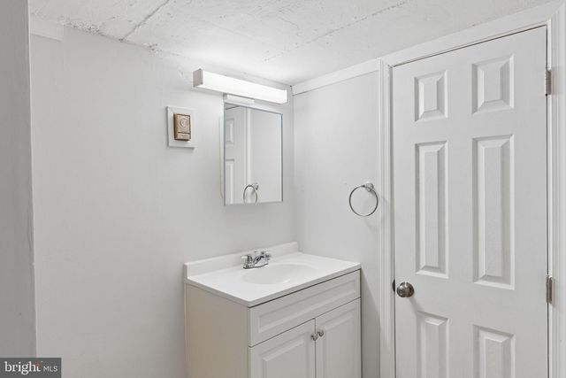 1006 MIDDLEBOROUGH RD, Baltimore, MD 21221
