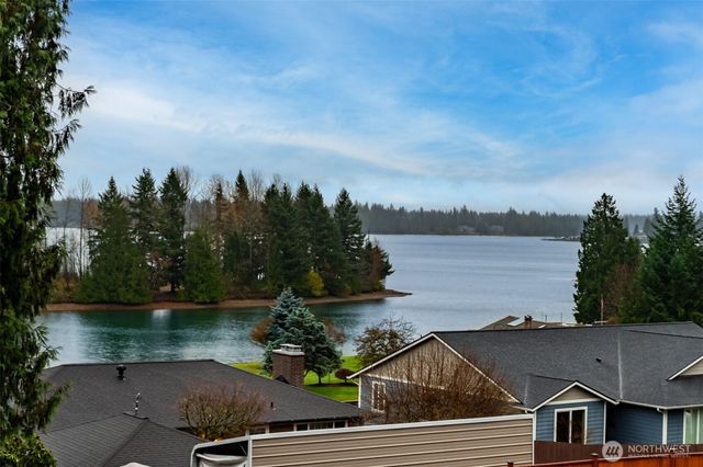 4614 Lakeridge Drive E, Lake Tapps, WA 98391
