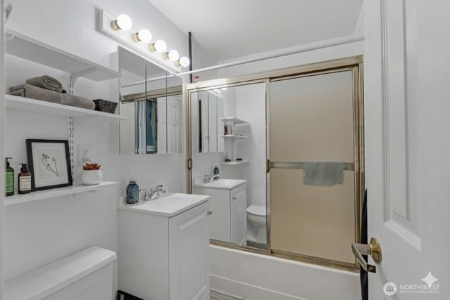 4614 Lakeridge Drive E, Lake Tapps, WA 98391