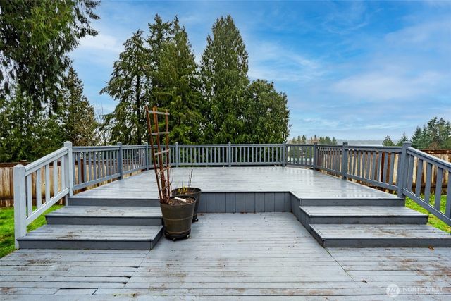 4614 Lakeridge Drive E, Lake Tapps, WA 98391