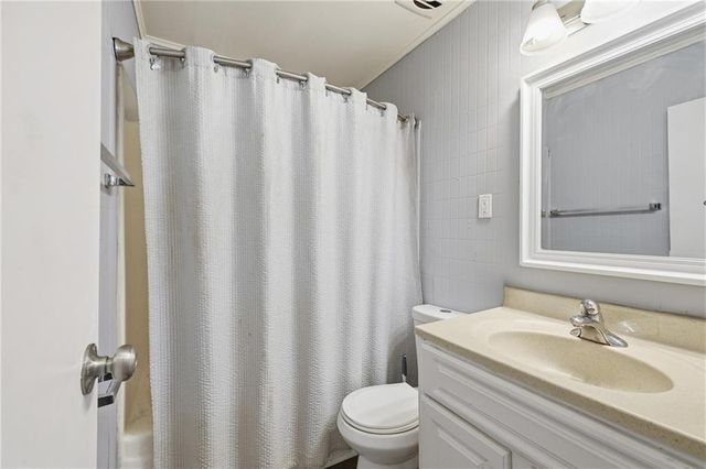 814 Brookdale Rd, Toccoa, GA 30518