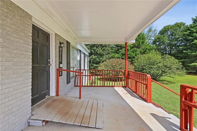 814 Brookdale Rd, Toccoa, GA 30518
