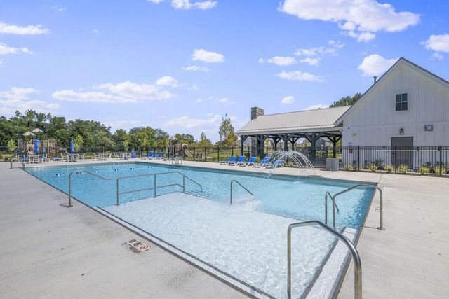 352 Oakmont Drive, Commercial Point, OH 43116
