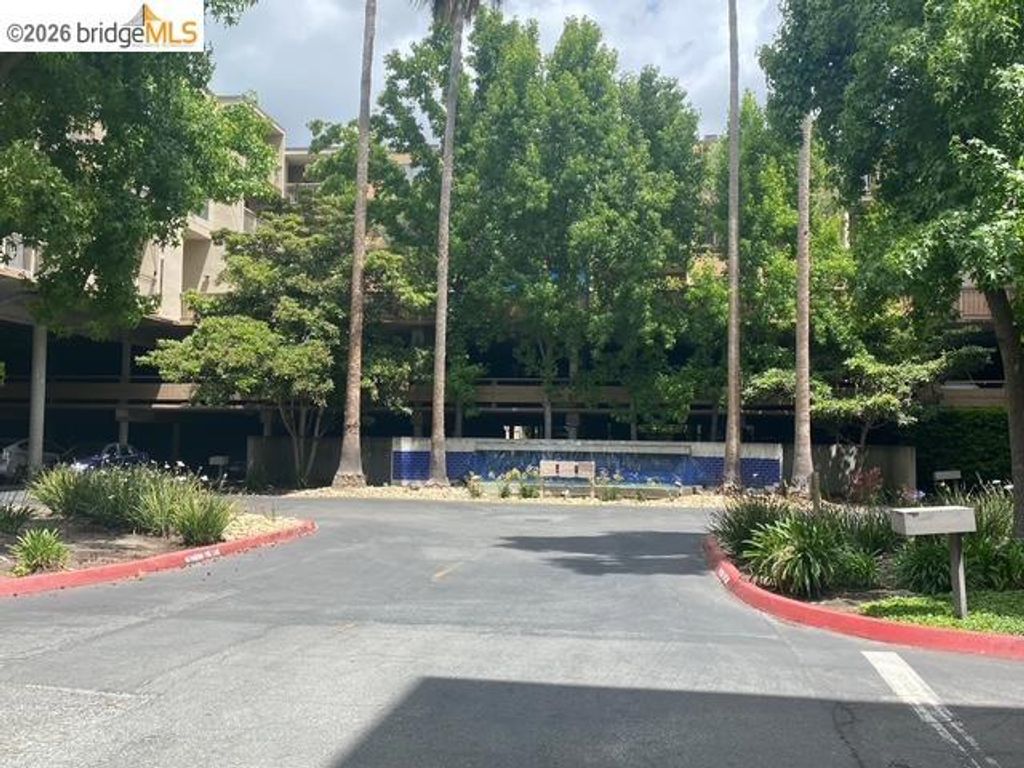 360 N Civic Dr, Walnut Creek, CA 94596