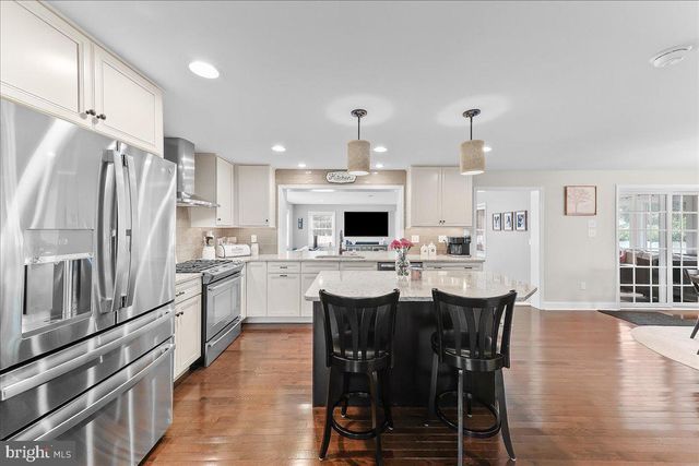 9 PICKWICK LN, Newtown Square, PA 19073