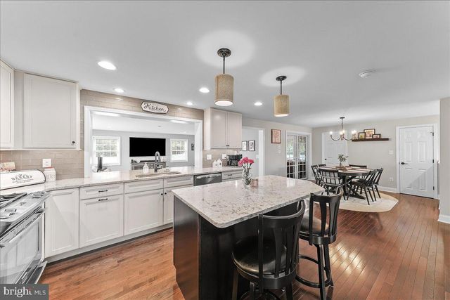 9 PICKWICK LN, Newtown Square, PA 19073