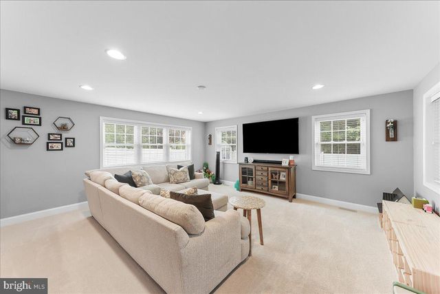 9 PICKWICK LN, Newtown Square, PA 19073