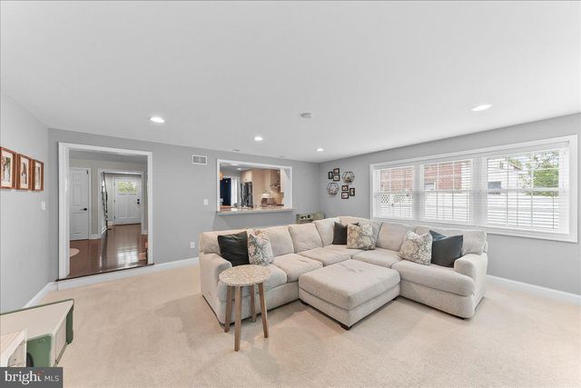 9 PICKWICK LN, Newtown Square, PA 19073