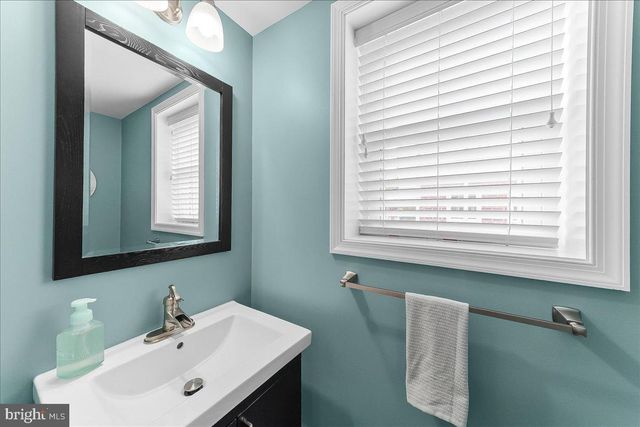 9 PICKWICK LN, Newtown Square, PA 19073