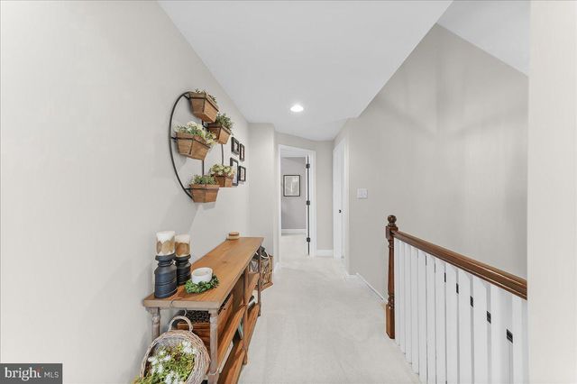 9 PICKWICK LN, Newtown Square, PA 19073