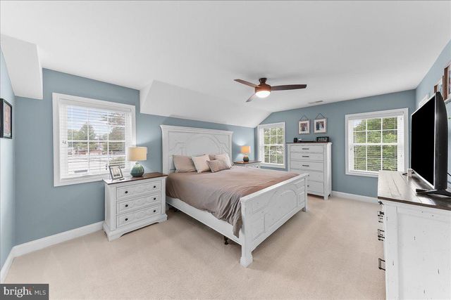 9 PICKWICK LN, Newtown Square, PA 19073