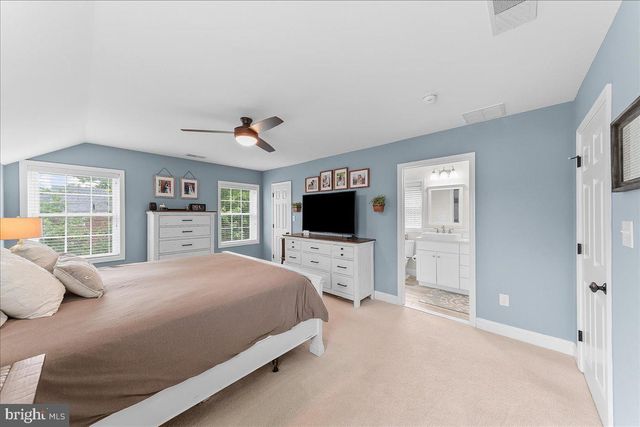9 PICKWICK LN, Newtown Square, PA 19073