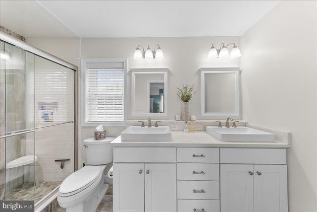 9 PICKWICK LN, Newtown Square, PA 19073
