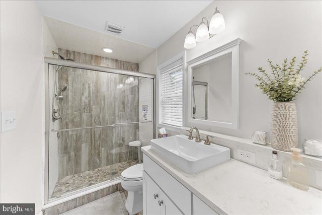 9 PICKWICK LN, Newtown Square, PA 19073