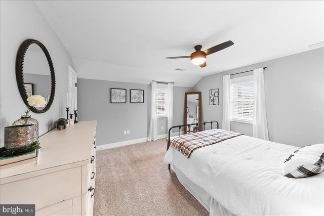 9 PICKWICK LN, Newtown Square, PA 19073