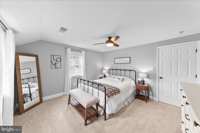 9 PICKWICK LN, Newtown Square, PA 19073