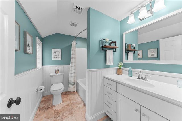 9 PICKWICK LN, Newtown Square, PA 19073