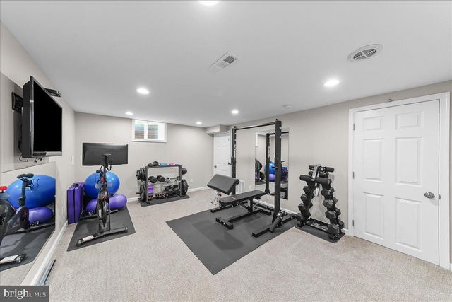 9 PICKWICK LN, Newtown Square, PA 19073