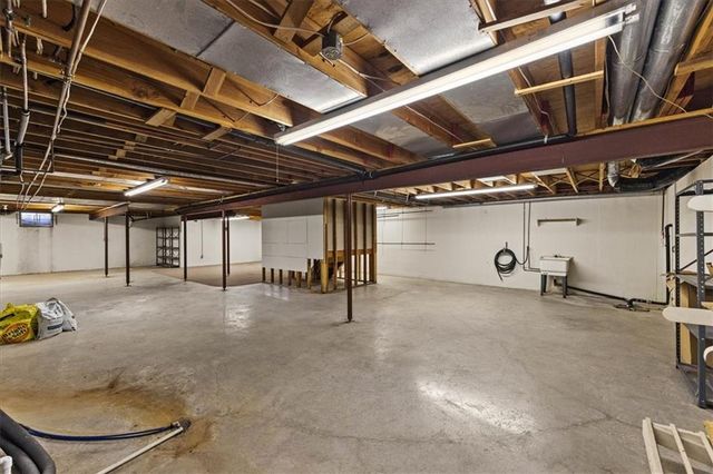 22020 171 Street, Basehor, KS 66007