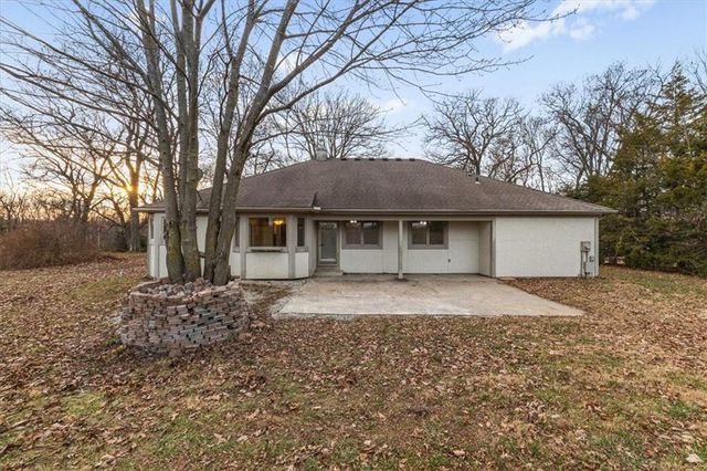 22020 171 Street, Basehor, KS 66007