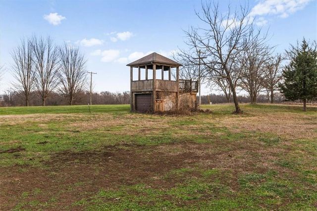 22020 171 Street, Basehor, KS 66007