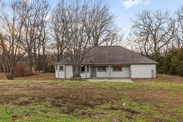 22020 171 Street, Basehor, KS 66007