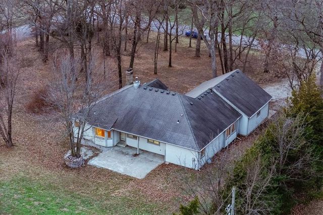 22020 171 Street, Basehor, KS 66007