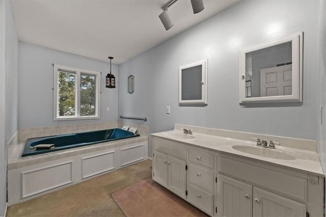 22020 171 Street, Basehor, KS 66007