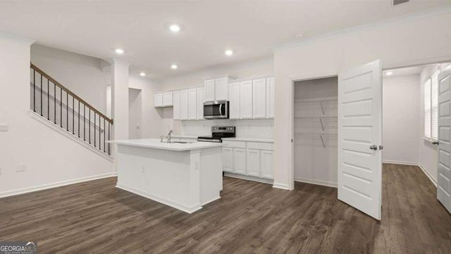 556 SILVER MOON Drive, Loganville, GA 30052