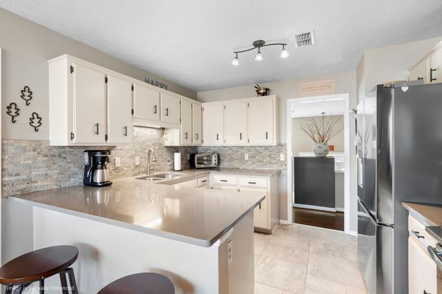 301 Oakwood Cv, La Vergne, TN 37086