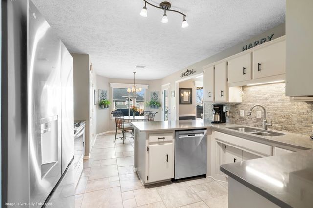 301 Oakwood Cv, La Vergne, TN 37086