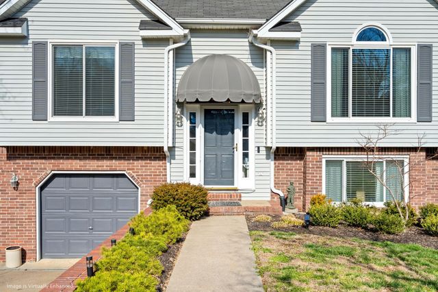 301 Oakwood Cv, La Vergne, TN 37086