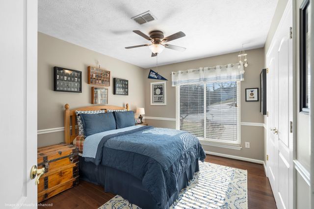 301 Oakwood Cv, La Vergne, TN 37086