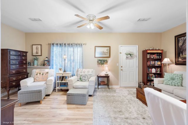 301 Oakwood Cv, La Vergne, TN 37086