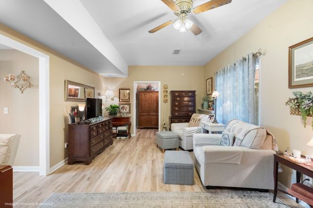 301 Oakwood Cv, La Vergne, TN 37086